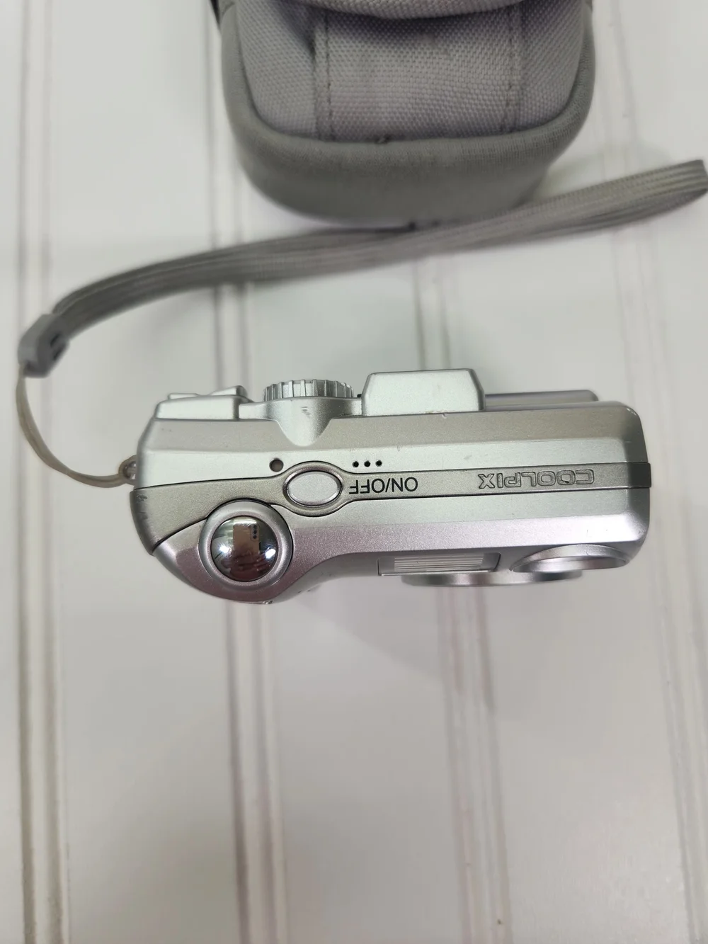 Nikon Coolpix 5600 5.0MP Digital Camera - Silver with Case & Wrist Strap